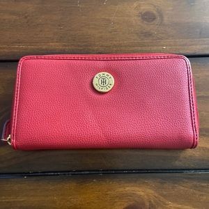 red tommy hilfiger wallet
